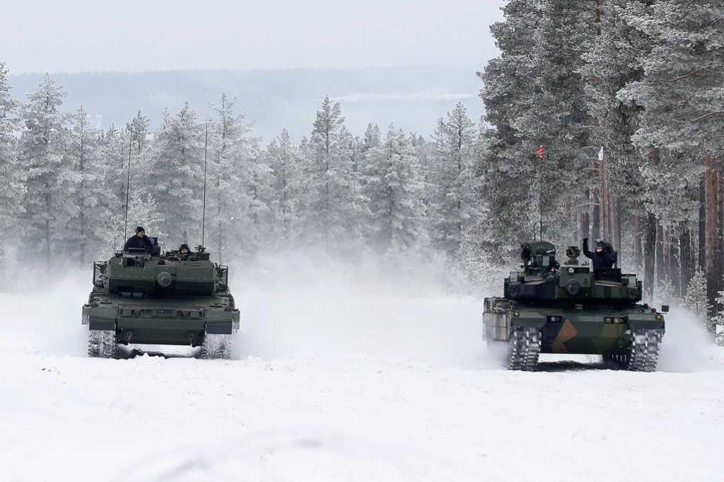 En Av Disse Blir Hærens Nye Stridsvogn - Forsvaret