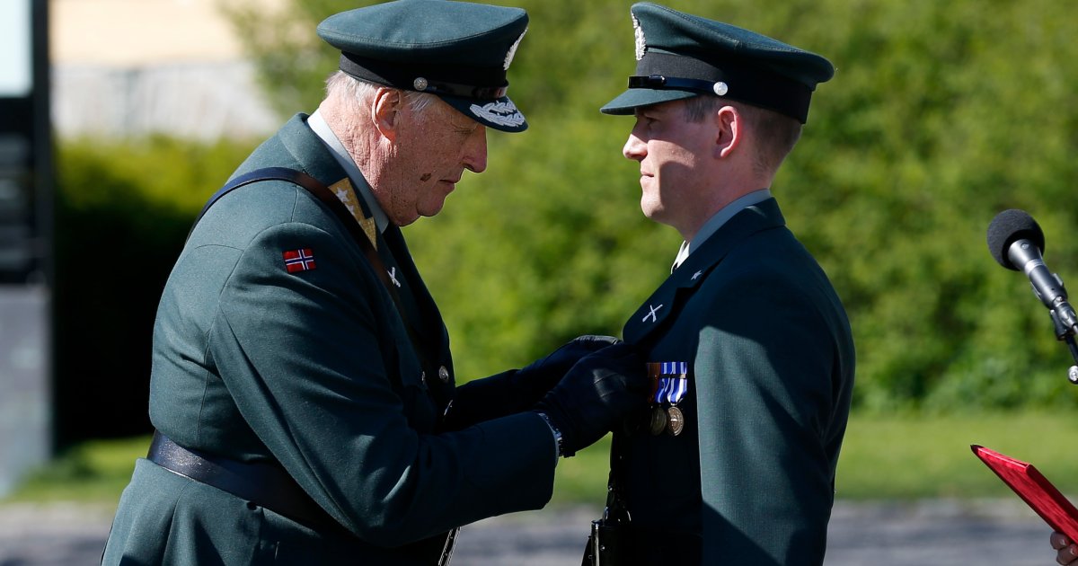 Fra Innstilling Til Medalje - Forsvaret