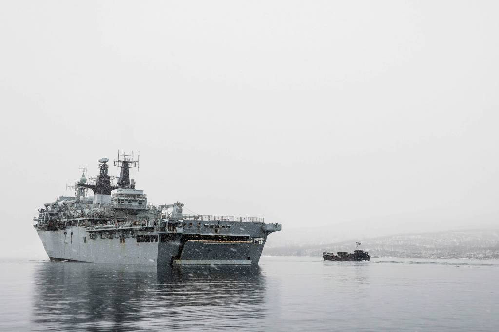 Pictured: Ships company of the Amphibious Assault Ship, HMS Albion in Norway for Exercise Cold Response 2022.
HMS ALBION AND EXERCISE COLD RESPONSE IN NORWAY
Exercise Cold Response 2022 is the winter deployment in Norway directing Commando Forces to establish the cold weather skills, both individual and collective, to deliver success on Cold Response. The conclusion of this shaping activity, force elements will be located in the north of Norway, at multiple locations, and afloat. UK Commando Force (UKCF) will aggregate and rehabilitate all force elements ready to commence Cold Response. The scenario will be used as the geopolitical construct for the exercise, with
UKCF conducting Advance Force Operations to enable NATO partner nations, at Littoral Strike Group scale.