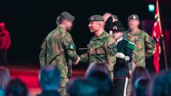 Instruktører fra Interflex kontigent fem fikk møte familien igjen og utdelt medalje for internasjonal innsats av sjef Heimevernet, generalmajor Frode Ommundsen.